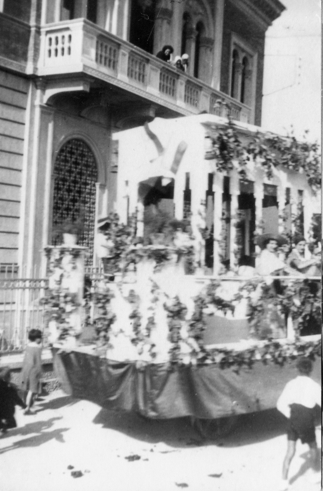 casa-popolo-festa-uva.jpg (387159 byte)